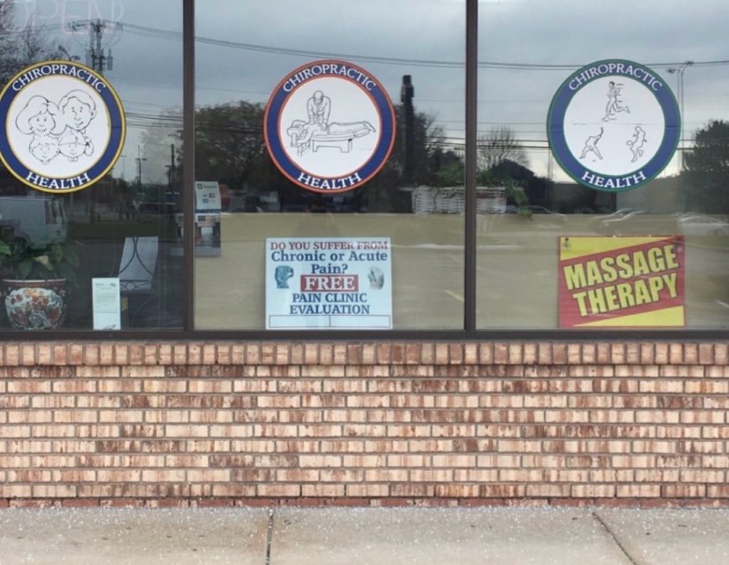 The welcoming treatment room at Health Link Chiropractic Clinic in Sterling Heights, Michigan